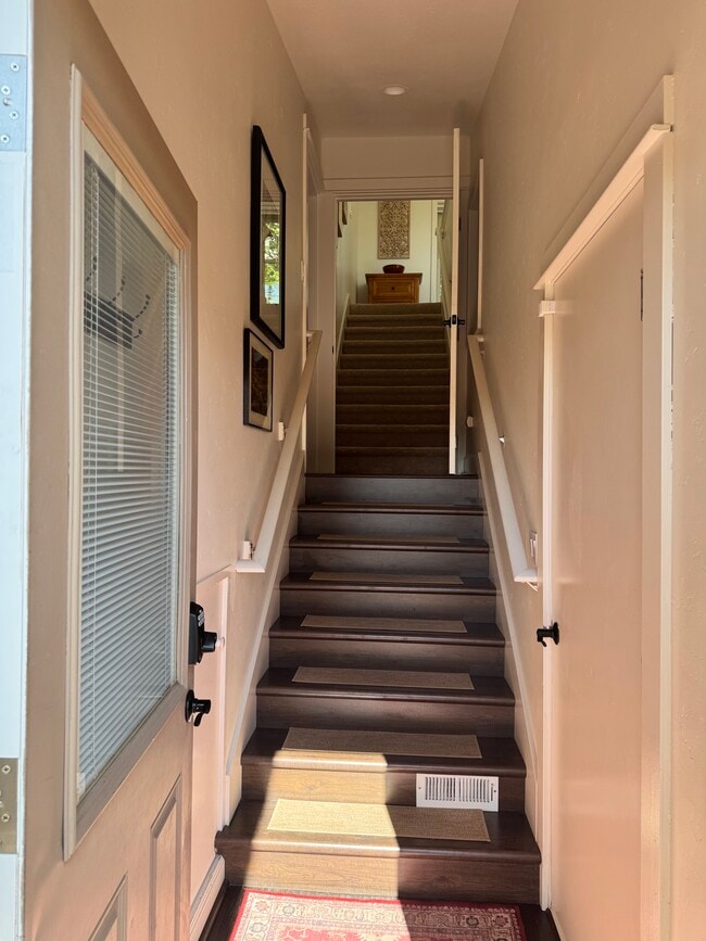 1975 Calhoun St Unit Upstairs Studio Haven