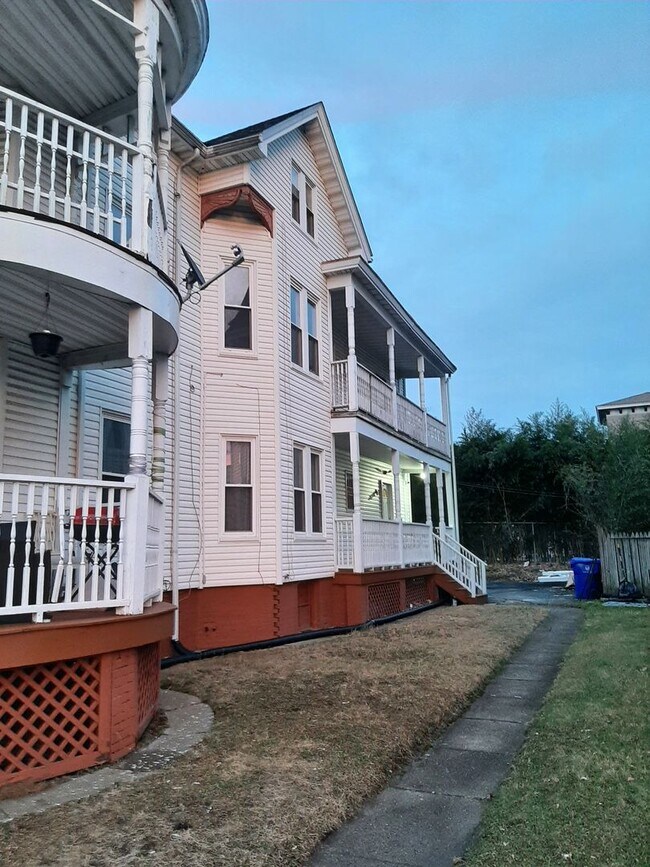 Photo - 343 Broadway Unidad 3