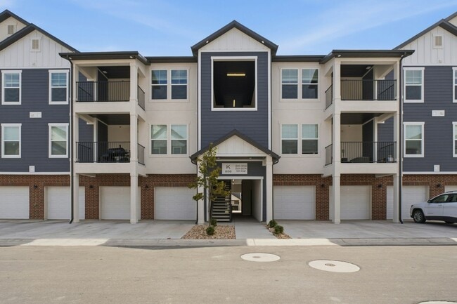 Building Photo - 858 Coulsen Dr