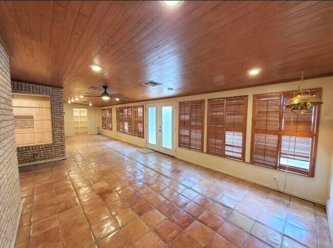 Photo - 21 Larkwood Ln