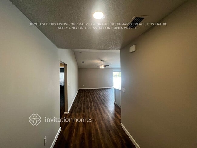 Photo - 1109 SW Khan Dr