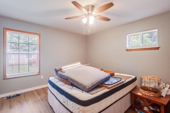 Photo - 911 Brown St