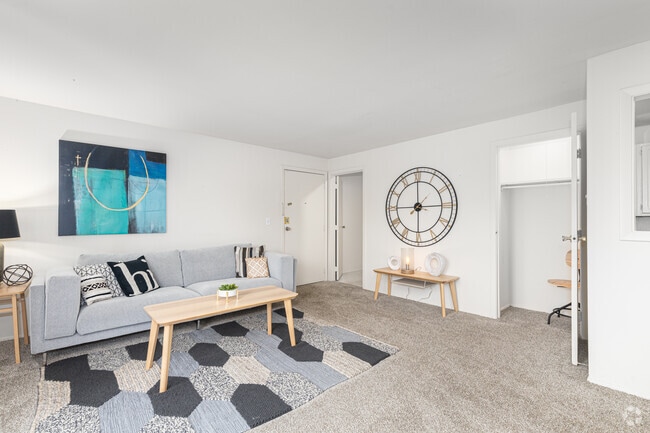 2BR, 1BA - 986SF