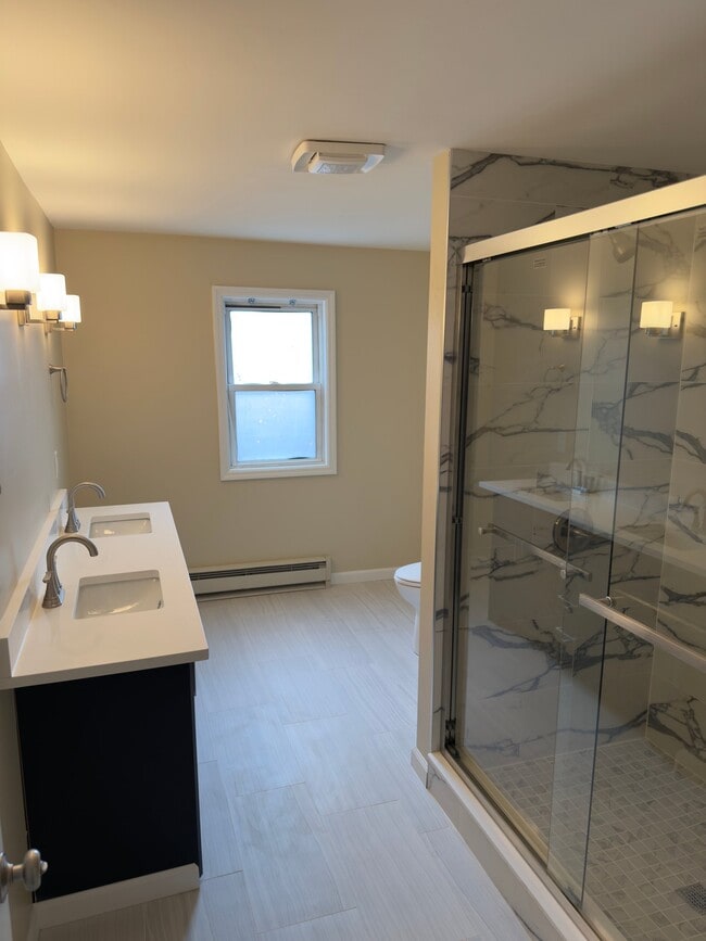 Photo - 680 Main St Unidad 1