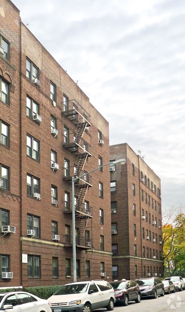 829 E 10th St - 829 E 10th St Apartments