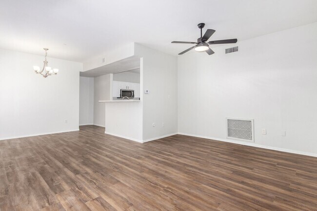 Photo - North Scottsdale Large 3 bed condo with attached 2 car garage, 1st floor unit Unidad 9550 E. Thunderbird # 130 -- WELLINGS