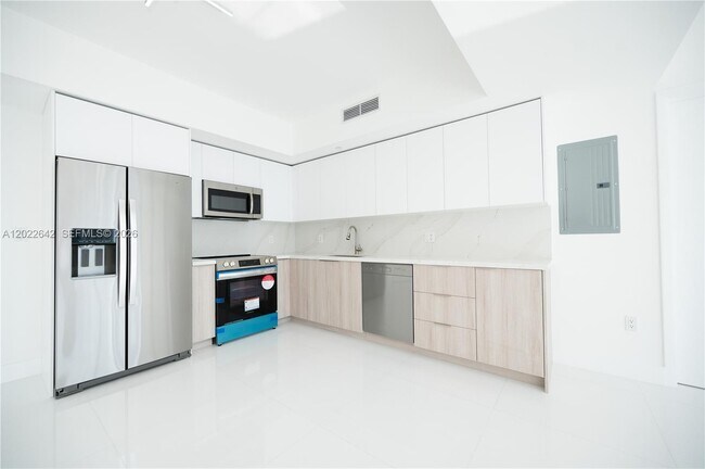 Photo - 92 SW 3rd St Unidad 3411