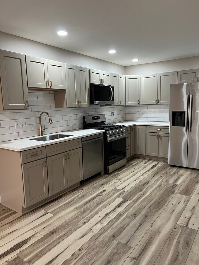 Kitchen w/all new stainless steel appliances, new soft close cabinets, new countertops - 408 John St Unit 408