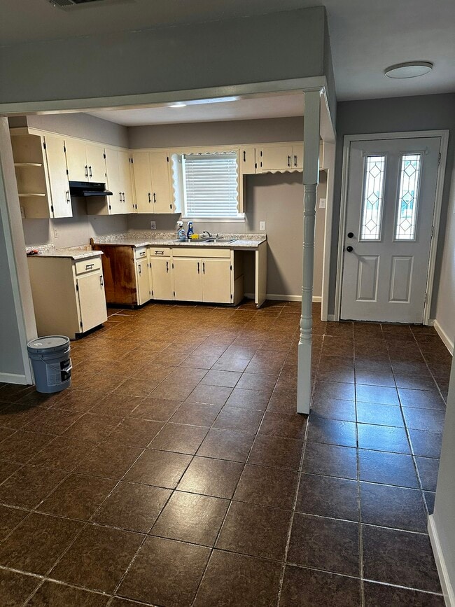 Photo - 402 E Pine Ave