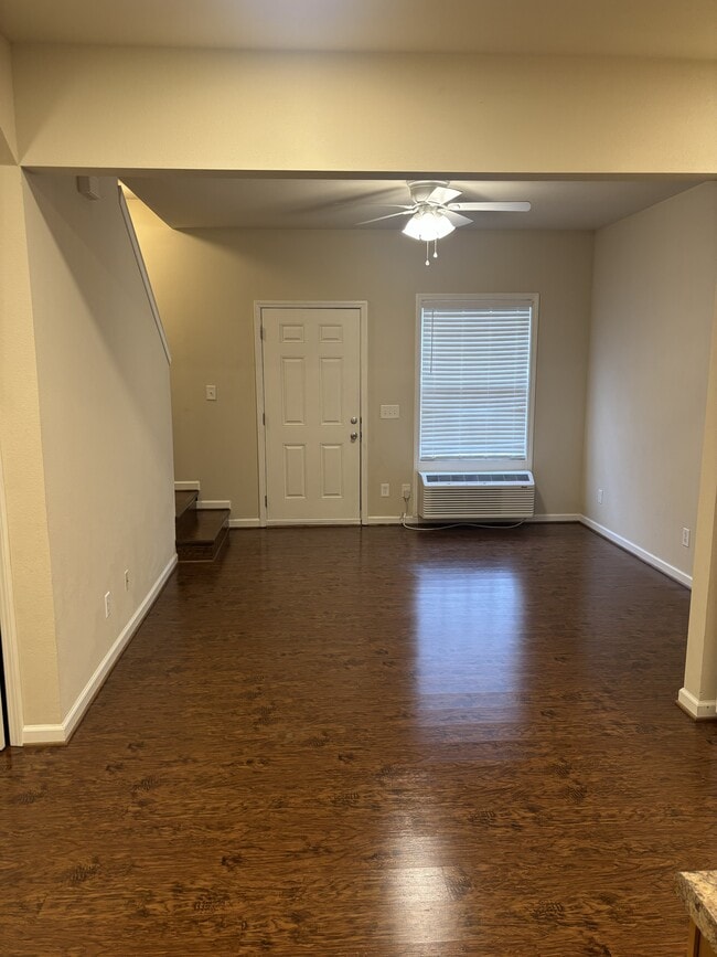 Building Photo - 136 E Center Town Dr Unit 136