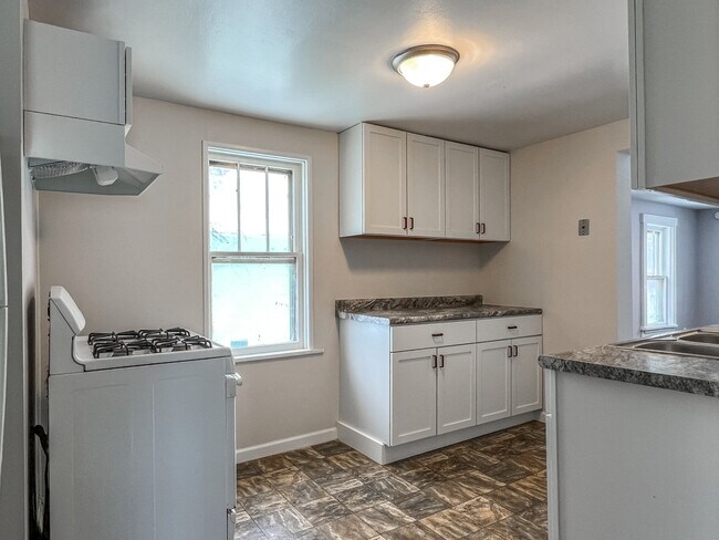 Photo - 617 W Baraga Ave