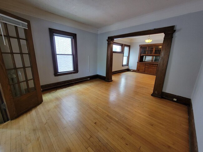 Photo - Lovely 2Br / 1Ba South Uptown Condo w/ Har... Unit 2