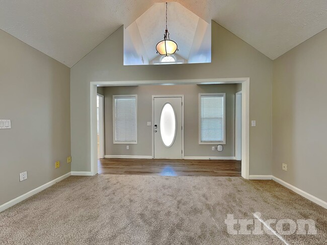 Photo - 2051 Meadowglen Ln