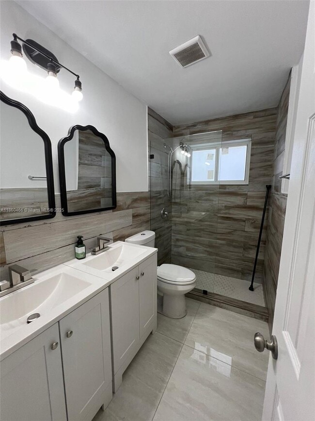 Photo - 2015 N 32nd Ave