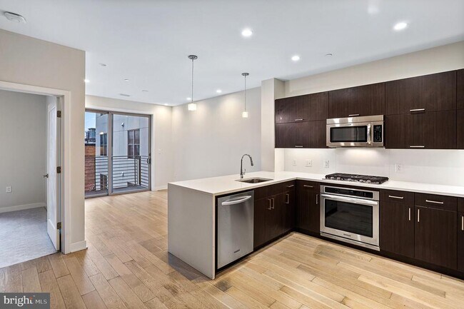 Building Photo - 1350 Maryland Ave NE Unit 213 Rental