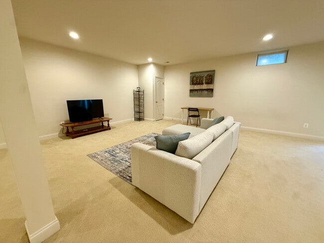 Photo - 43100 Barnstead Dr