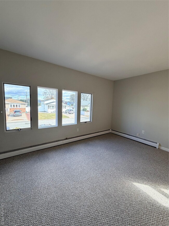 Photo - 305 Deauville Pkwy