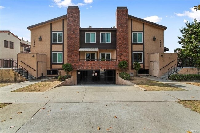 Building Photo - 1534 E Wilson Ave Unit 5
