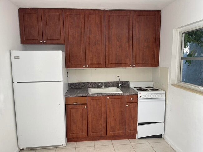 Photo - 115 E Lantana Rd