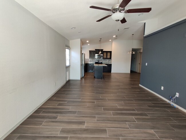 Photo - 4948 Marcella Santillana