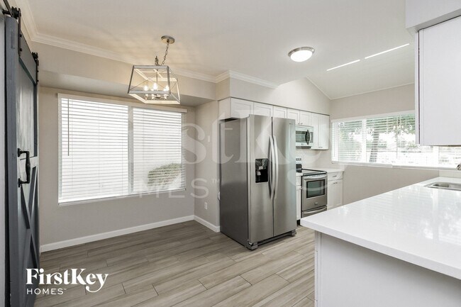 Photo - 5359 E Elmwood St