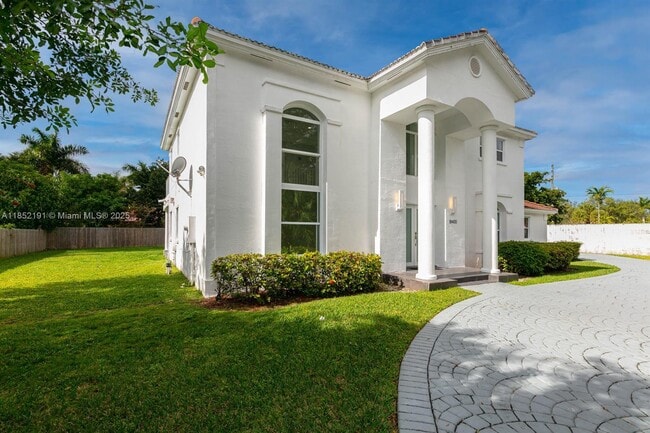 Building Photo - 18400 SW 77th Ct Rental