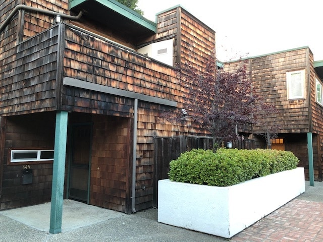 Frente de la propiedad - 645 Forest Ave