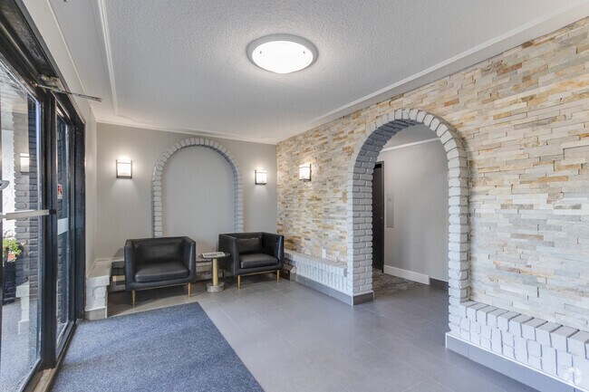 707 Esquimalt Rd