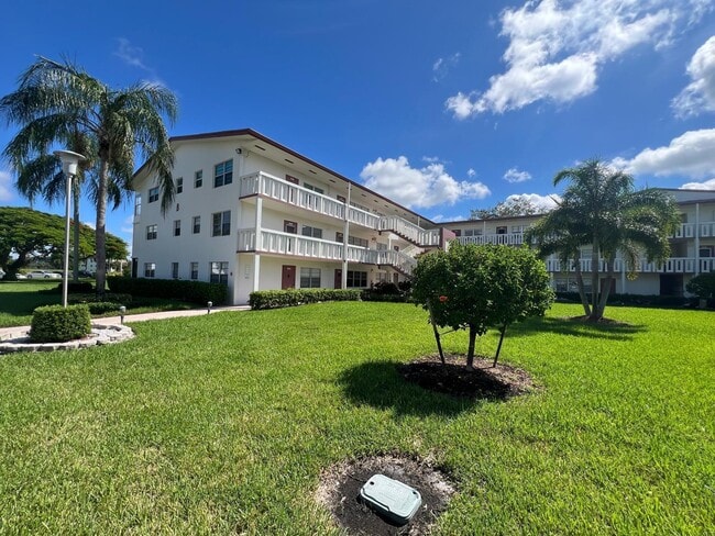 Building Photo - 43 Fanshaw Dr