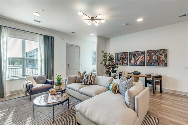 Photo - 5008 Soaring St