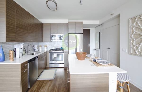 Photo - 347 W Chestnut St