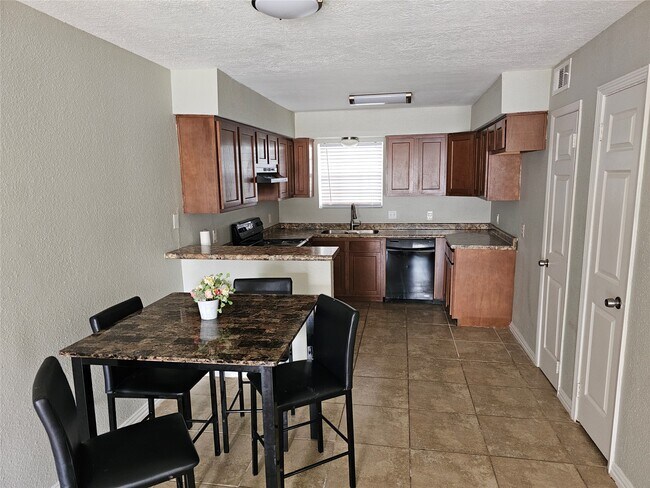 Photo - 1500 Oleander Unit A