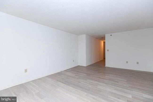 Building Photo - 2020 Walnut St Unit 24A