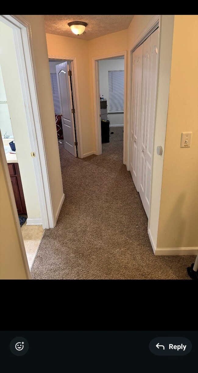 Photo - 685 Georgetown Ln