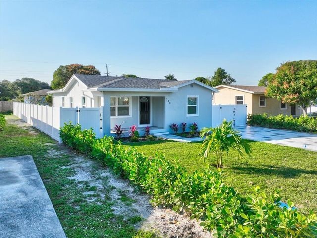 Photo - 320 NW 6th Ave