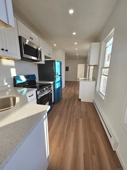 Building Photo - 1153 Main St Unit 3B