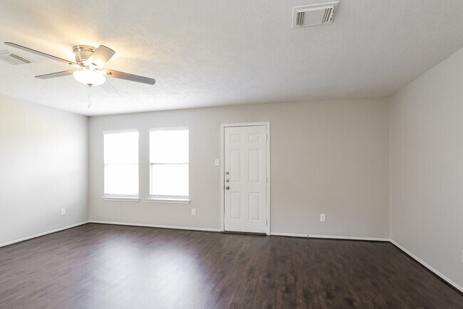 Photo - 4931 Winding View Ln