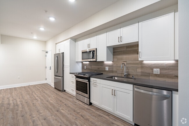 1 BR, 1BA - 704SF A1