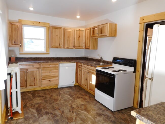 Remodeled Kitchen - 1625 Hewitt Ave Unidad 1625 Hewitt #2