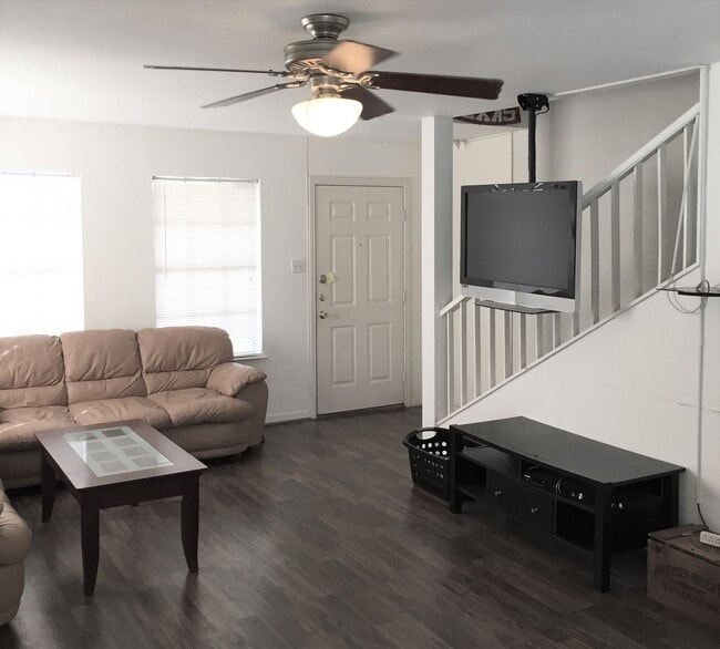 Building Photo - 4511 Avenue B Unit B