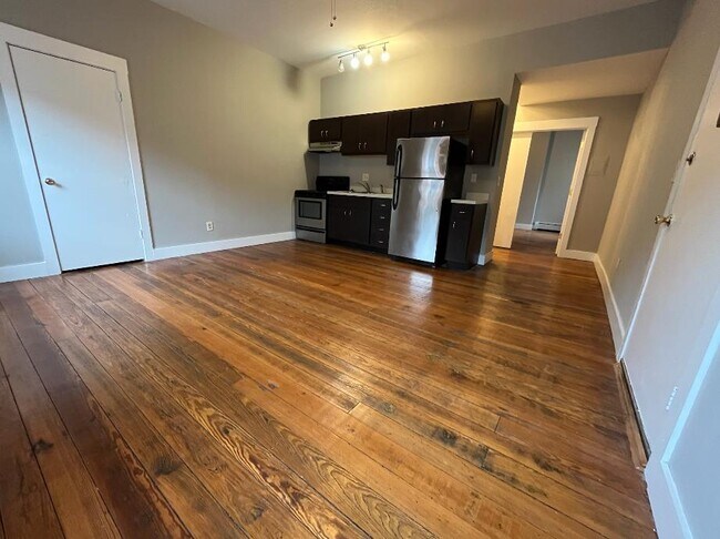 Building Photo - 1641 Sycamore St