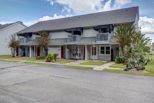 Building Photo - 801 Burcale Rd Unit K6