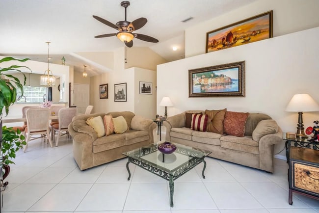 Building Photo - 20 Commodore Pl