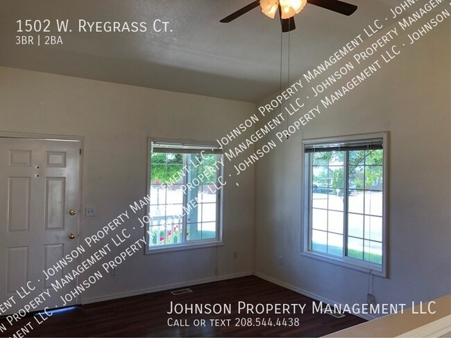 Photo - 1502 W Ryegrass Ct