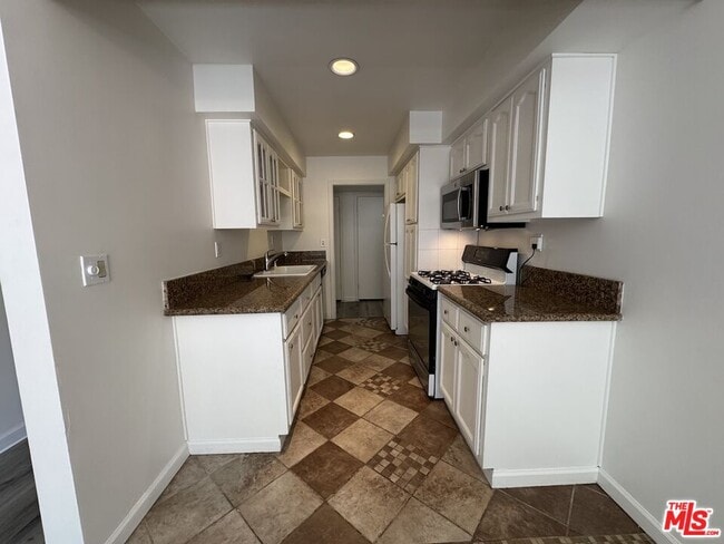 Photo - 6700 Hillpark Dr Unit 303