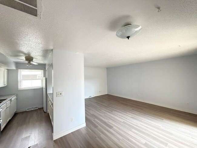 Photo - 432 Amherst Dr Unit B