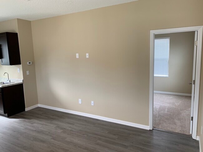 Photo - 8907 Frodsham Way Unidad B