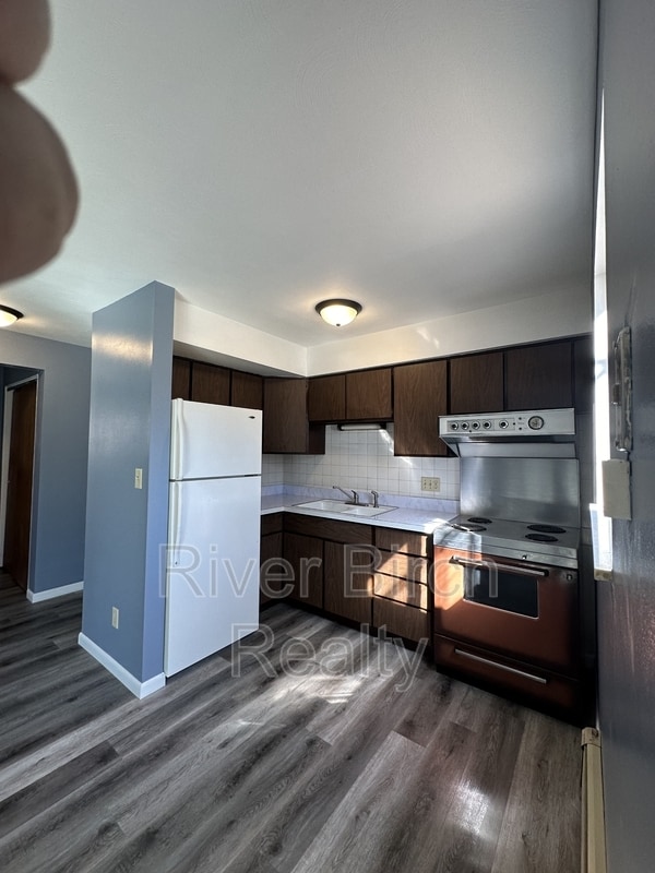 Photo - 525 W Cook St