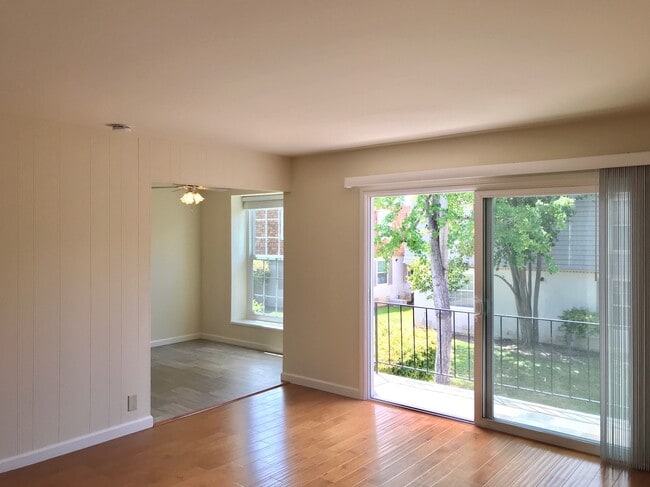 Building Photo - 977 Mangrove Ave Unit D