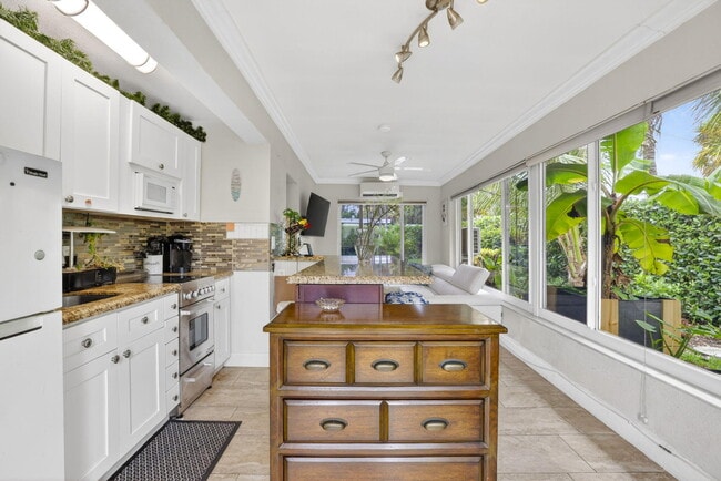 Photo - 3207 Marine Dr